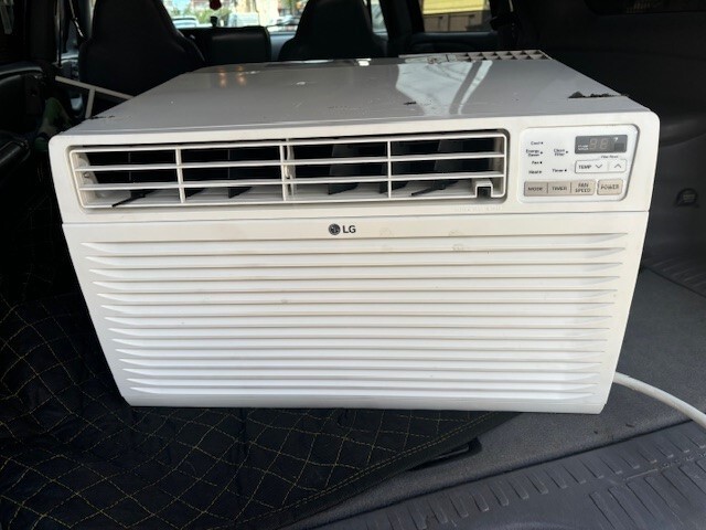LG9,800 BTU 230/208-Volt Through-the-Wall Air Conditioner LT1037HNR Cools 450 Sq