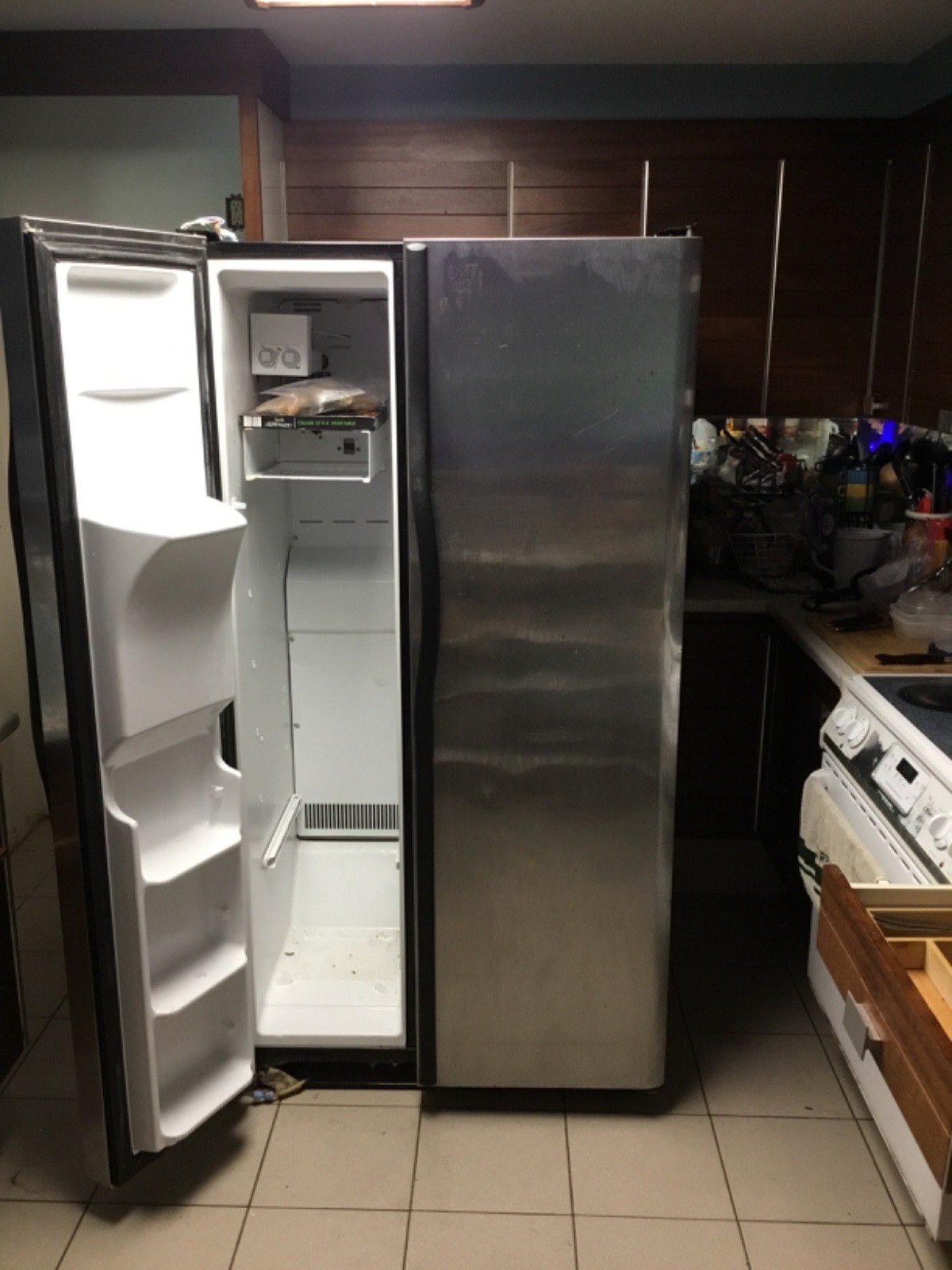 FRIGIDAIRE REFIGERATOR MODEL NO: FRS6R5ESBL (Parts Only