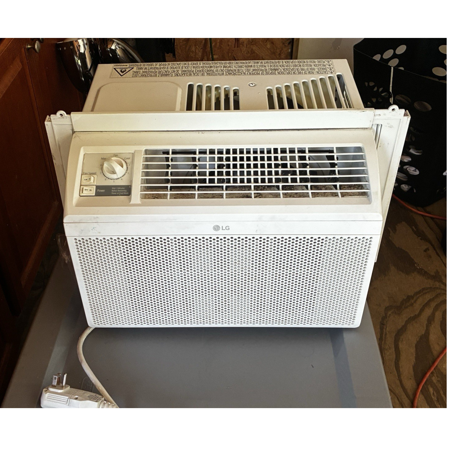 LG 10,000-10,999 BTU White Window AC, 115V Corded, Rotary Knob, Fan Only