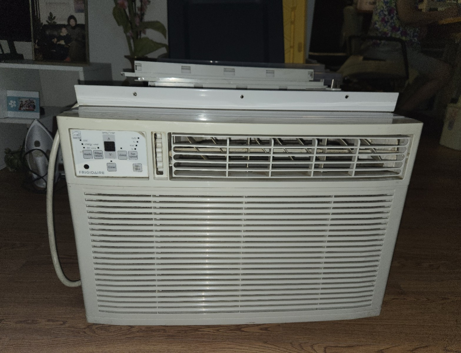 Frigidaire FRA124ZU1 12,000 BTU 115V Window AC White Remote, Timer Sleep