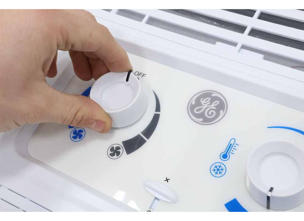 GE RV Air Conditioner Ceiling Assembly – Manual Control Panel A/C Unit White