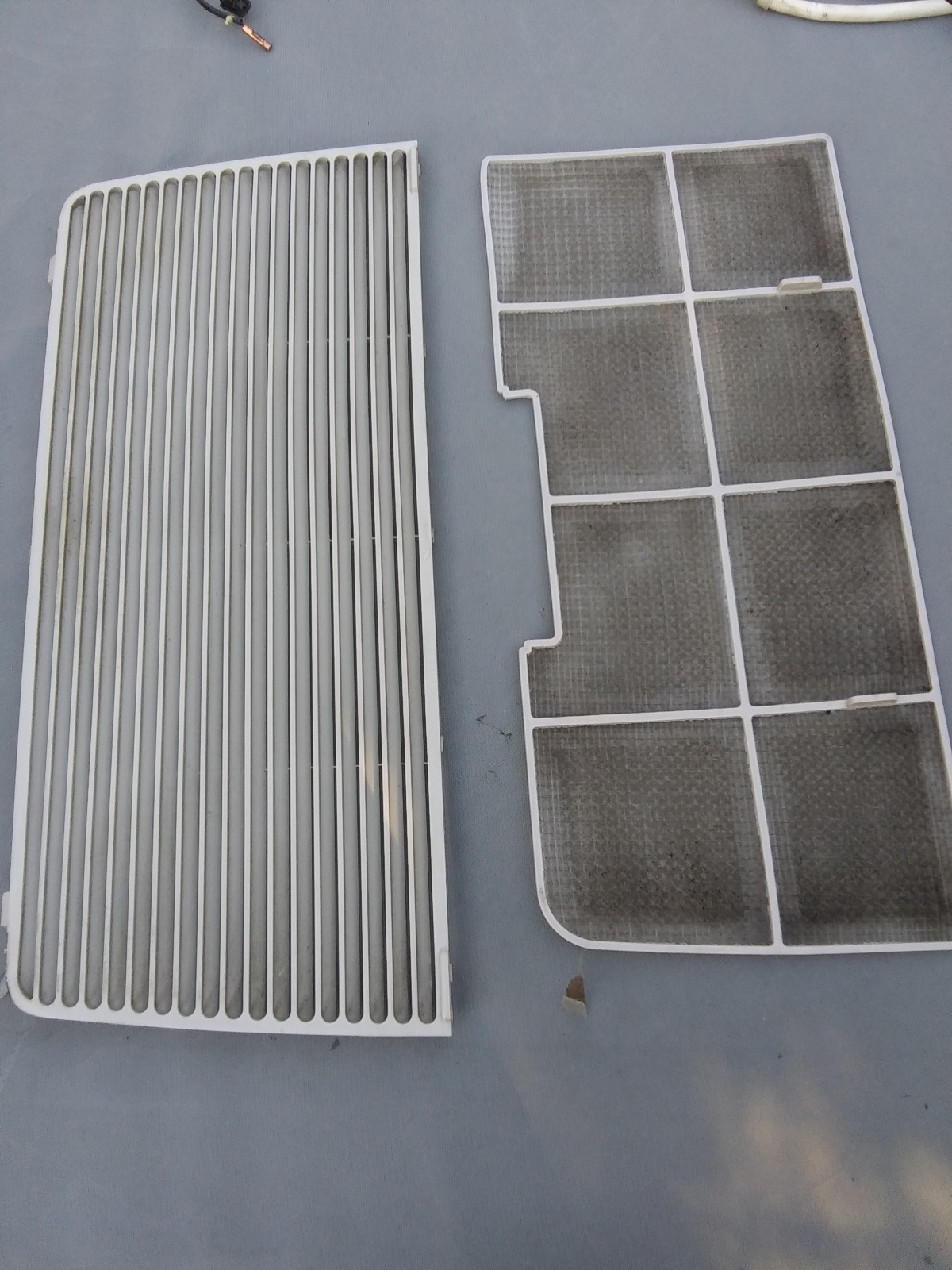 Frigidaire Air Conditioner MOD# FRA256SV2 — Front Vent and Filter