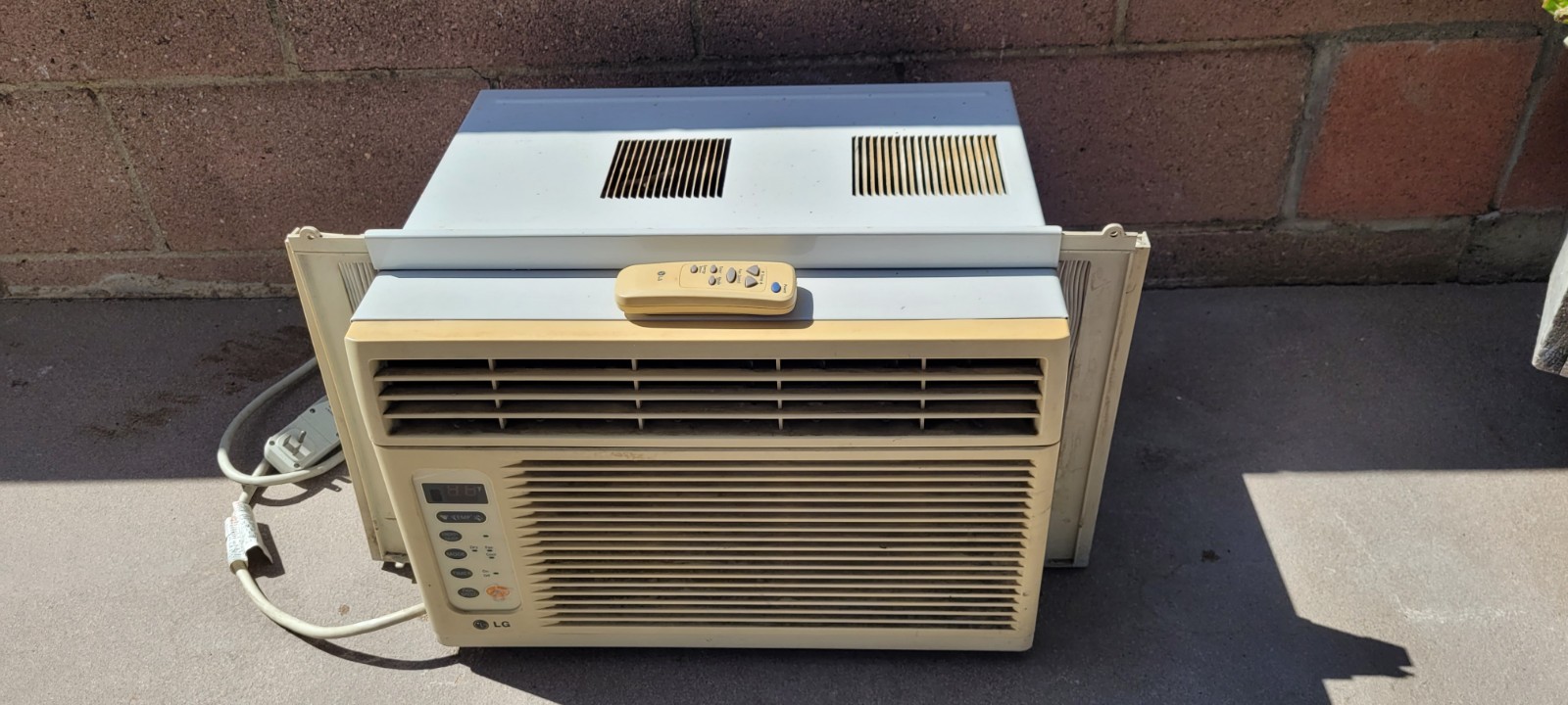 LG LWHD8008R 8,000 BTU Window Air Conditioner AC w/ Remote 115V Used