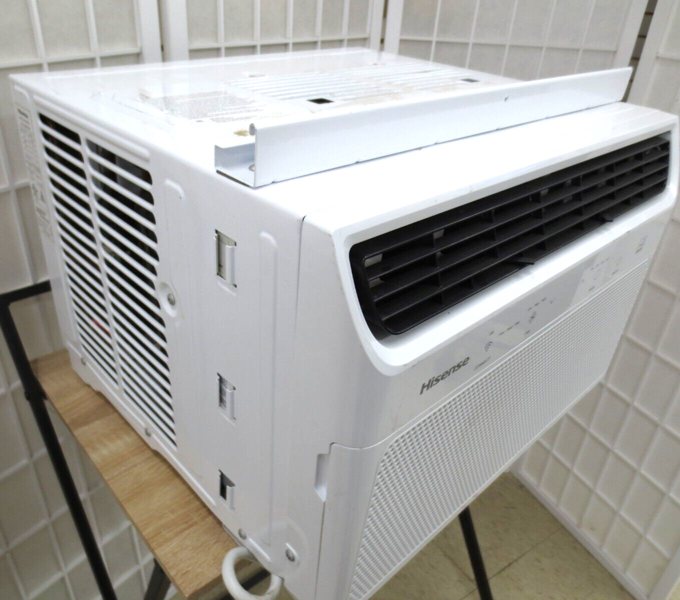 Hisense 350-sq ft Smart Control Window Air Conditioner (B62513-1, LOC. E-2)