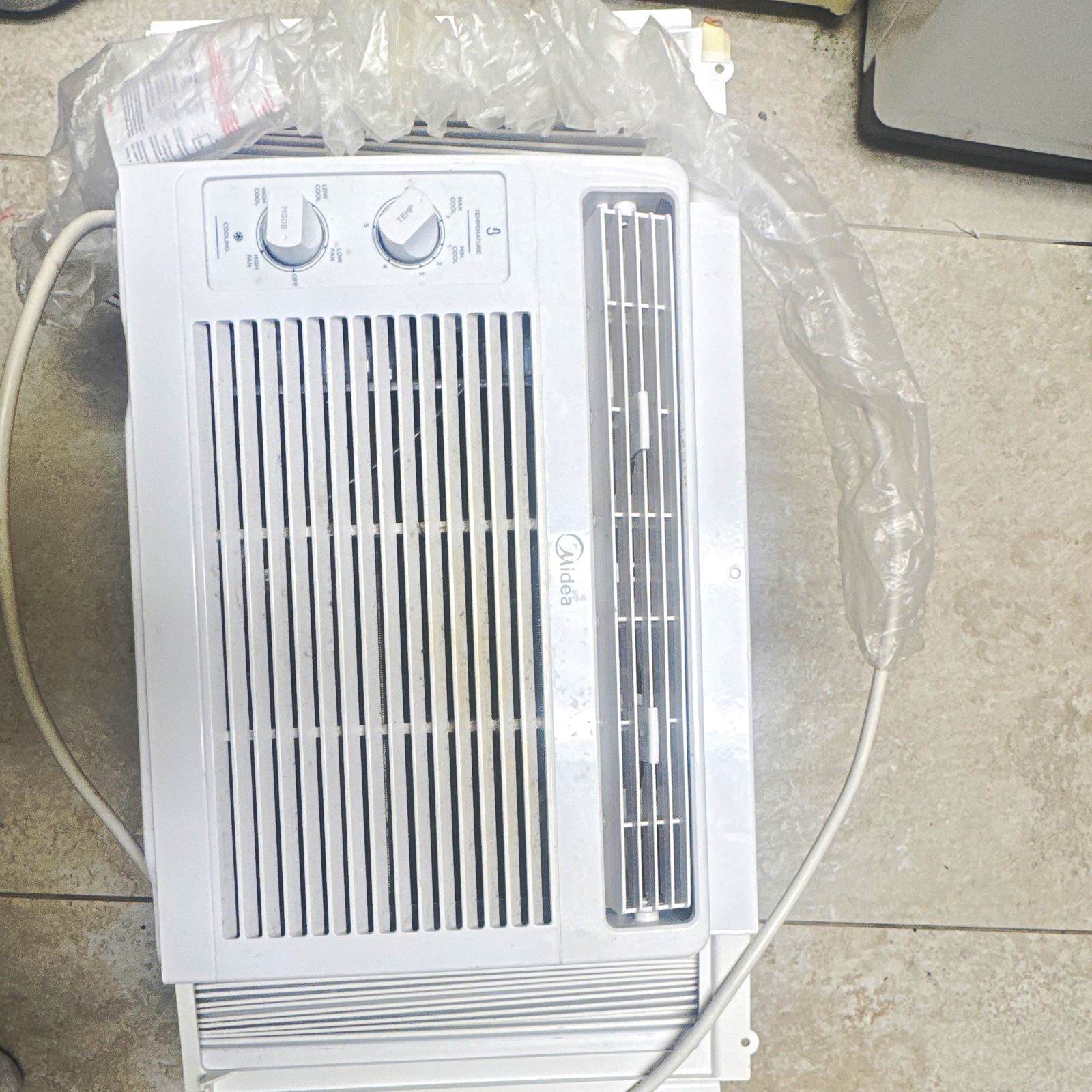 Midea 5000 BTU Window Air Conditioner 115V Mechanical Rotary Knob White