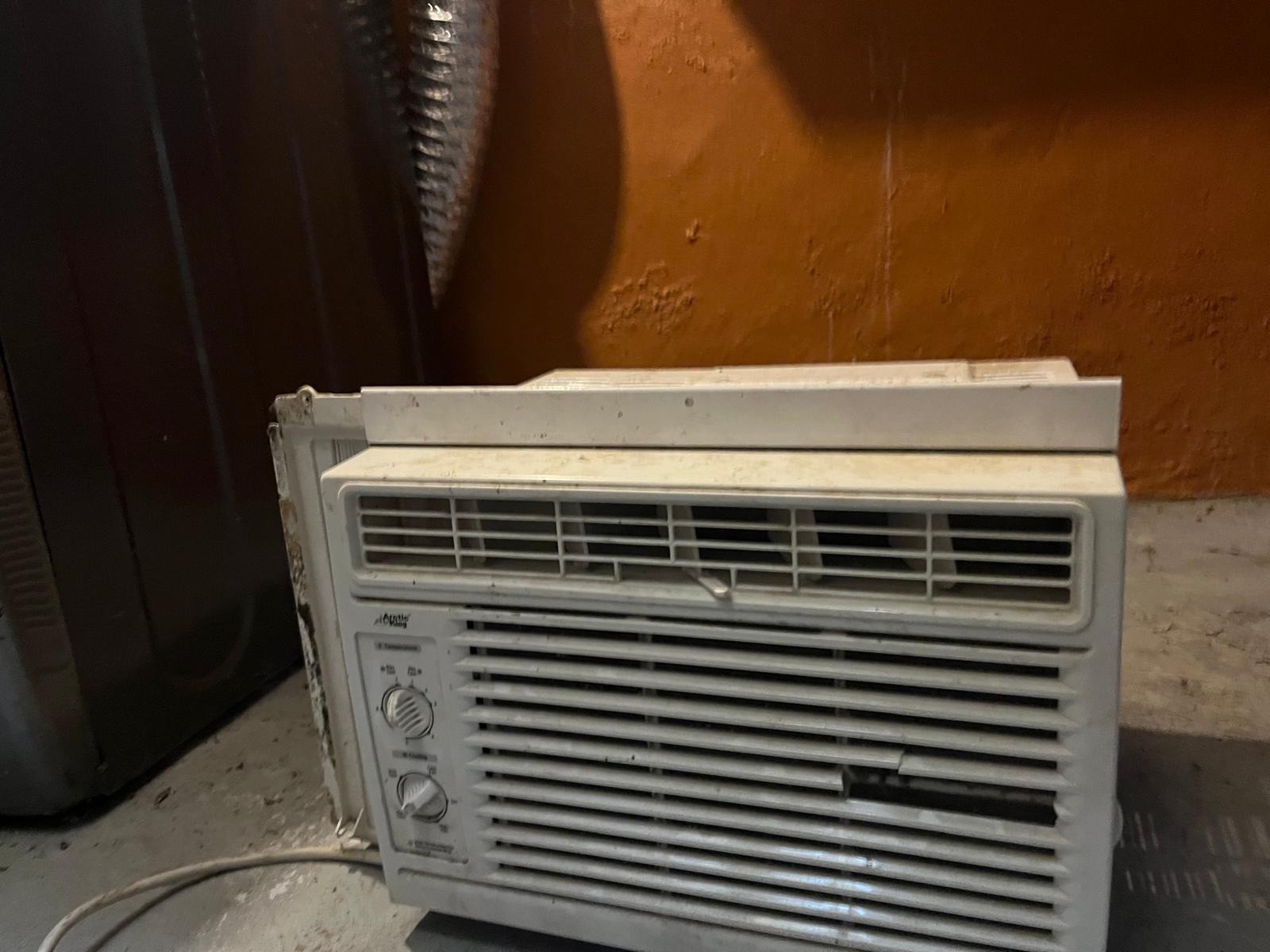 Artic King window air conditioner unit! Working Fine! Summer Is Coming!