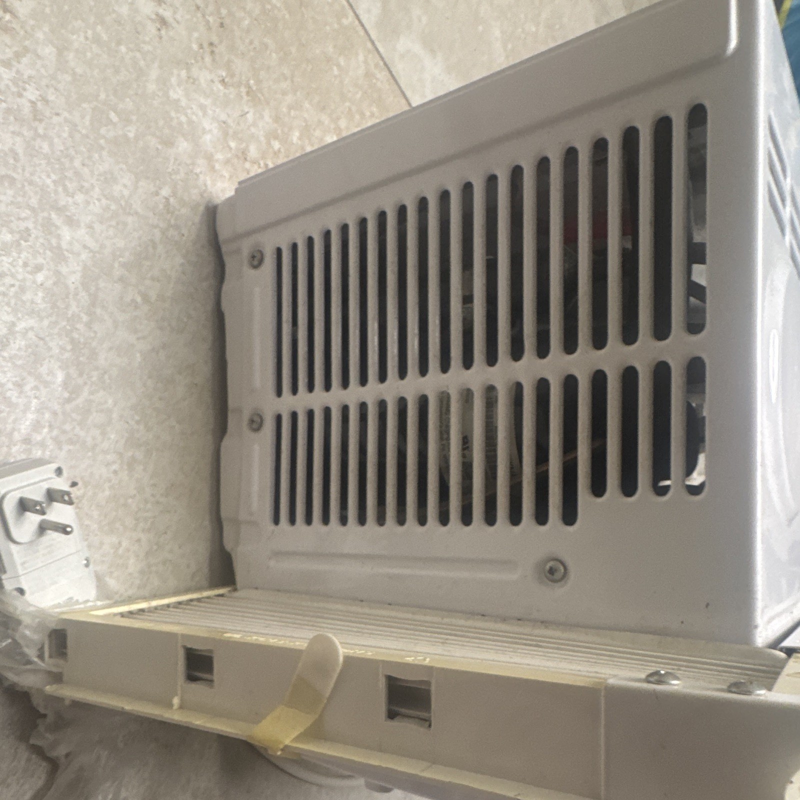 Midea 5000 BTU Window Air Conditioner 115V Mechanical Rotary Knob White