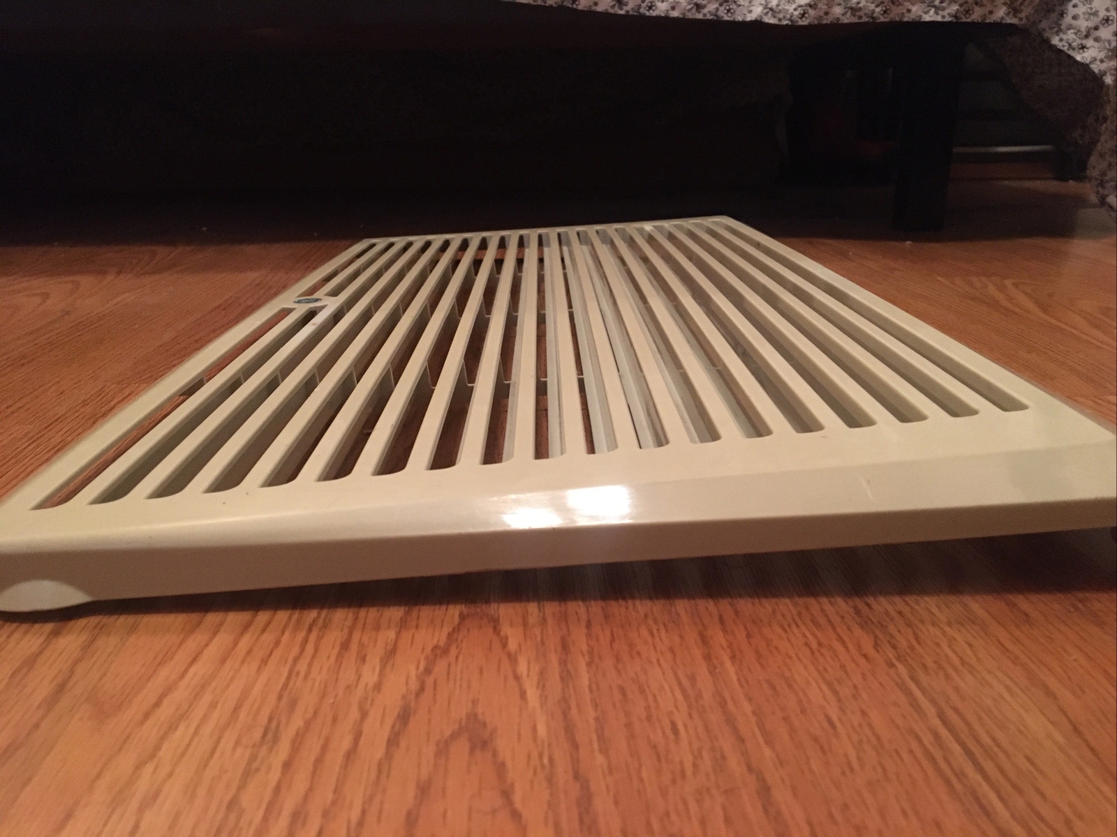GE ac model: AEM14APL1 Parts Front Panel Air Grille 23.26×12.95 in