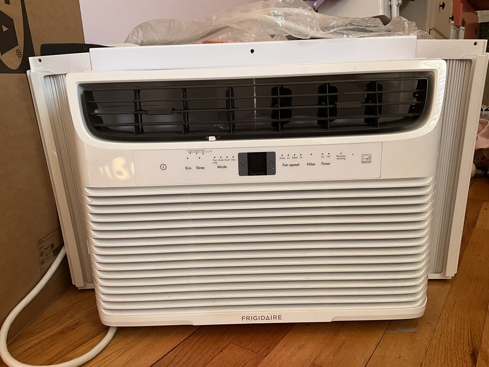 FRIGIDAIRE 12,000 BTU WINDOW-MOUNTED AIR CONDITIONER – FFRE123WA1