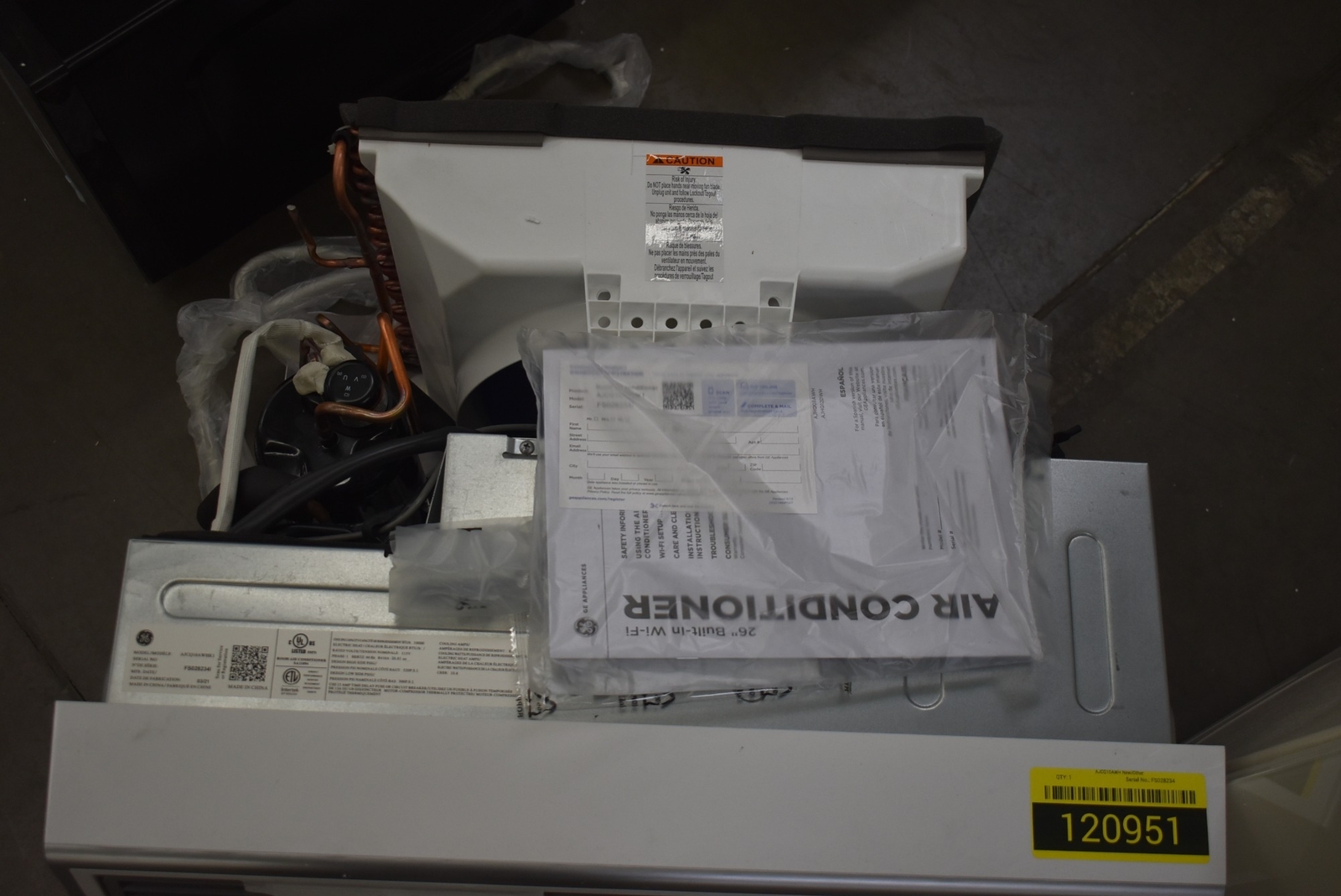 GE AJCQ10AWH 26&Prime; White Wall Air Conditioner NOB #120951