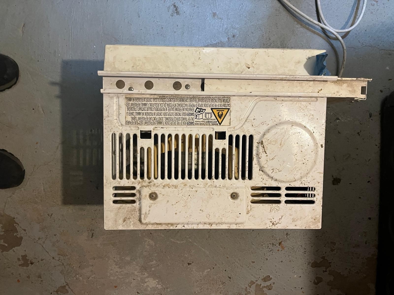 Artic King window air conditioner unit! Working Fine! Summer Is Coming!