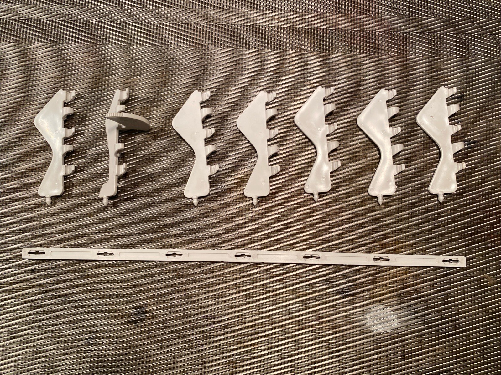 GE ac model: AHV05LRQ1 Louvre air lever part