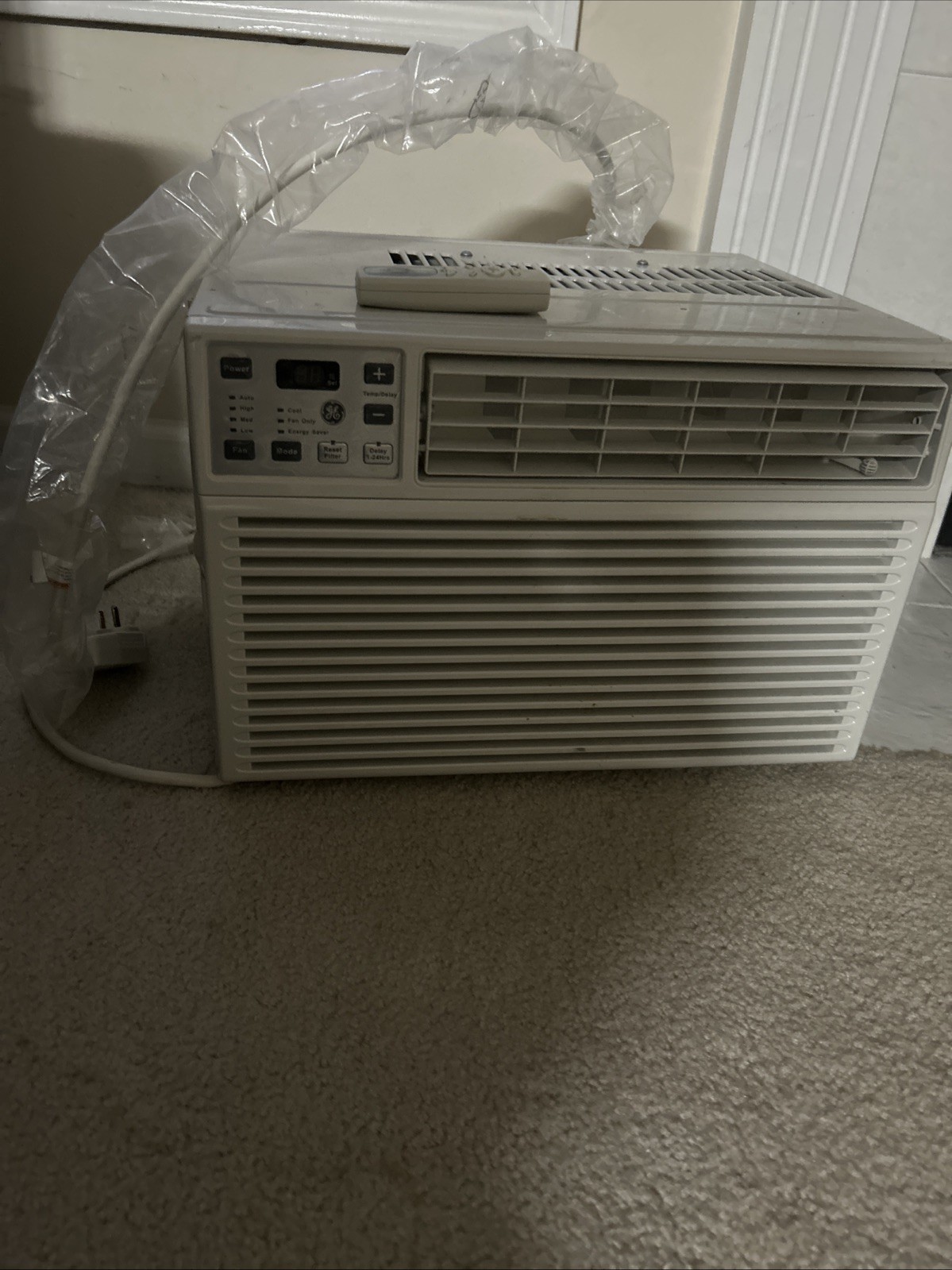 GE Small Room Window Air Conditioner , Remote Include