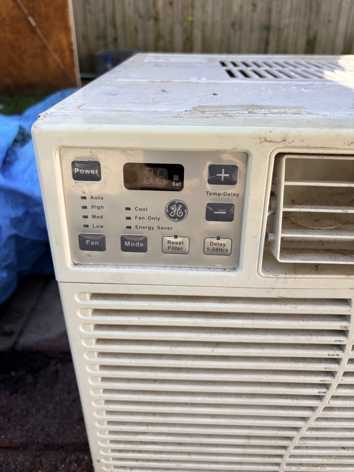 GE Air Conditioner BTU 12000 USED EXCELLENT CONDITION GETS FROSTY COLD!!!!!