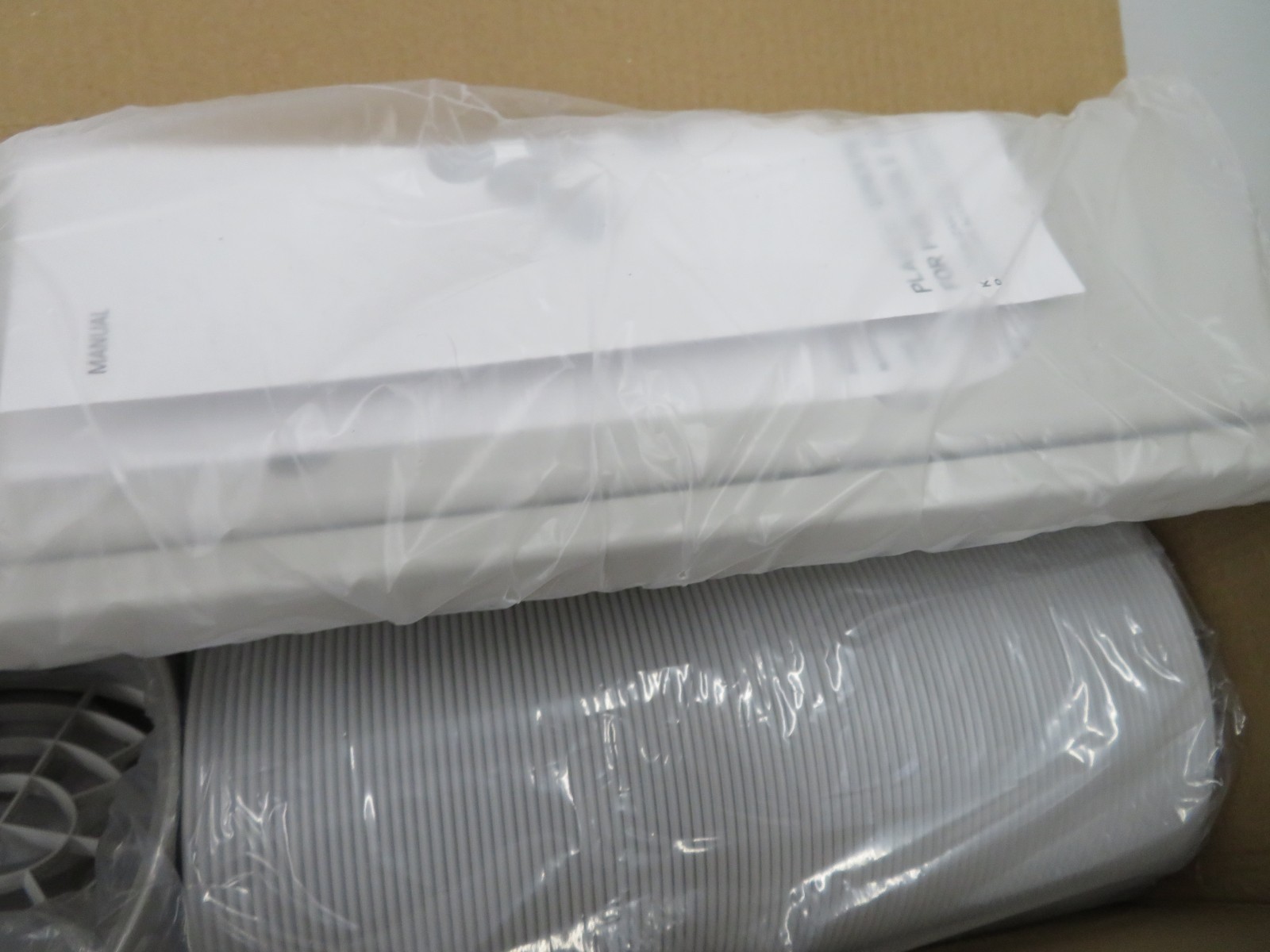 PORTABLE AC WINDOW KIT W/ HOSE (DNT070525) LOC. M-4