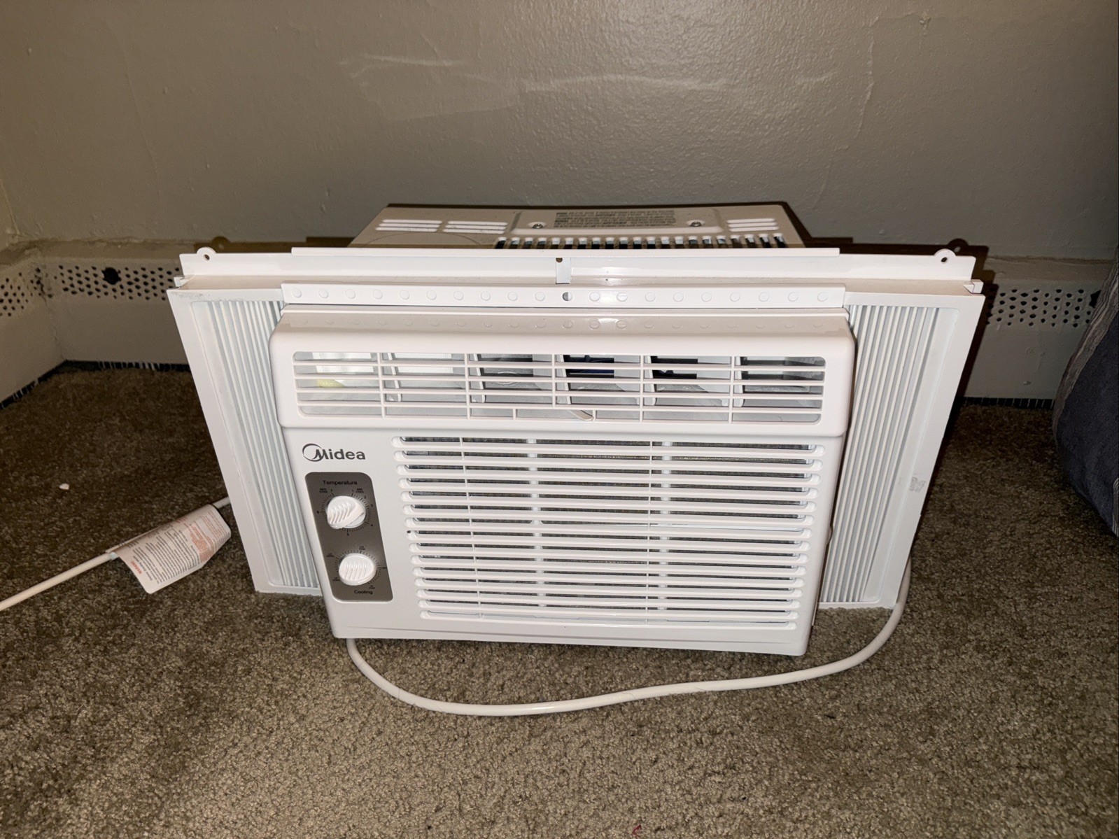 Midea Mechanical Window Air Conditioner 5,000 BTU 150 SQ Ft White