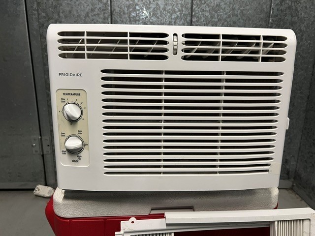 Frigidaire FFRA051WAE 5000 BTU Window-Mounted Air Conditioner – White