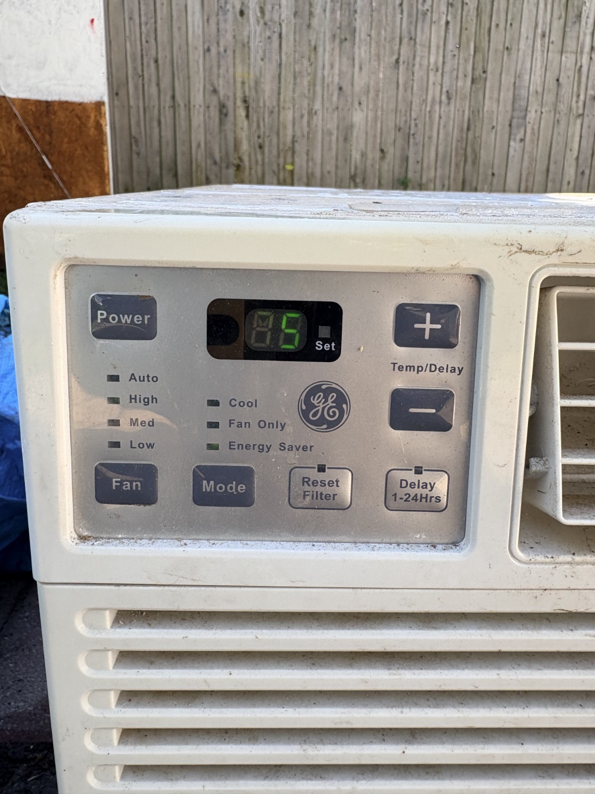 GE Air Conditioner BTU 12000 USED EXCELLENT CONDITION GETS FROSTY COLD!!!!!