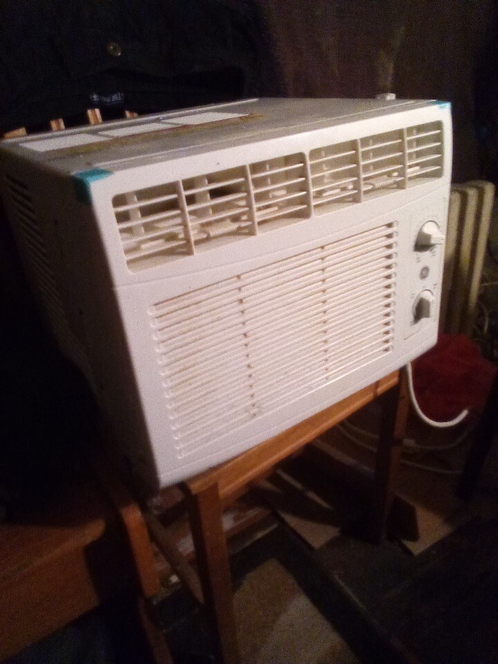 GE AHTC05AA 5,050 BTU 115V Mechanical Window Air Conditioner