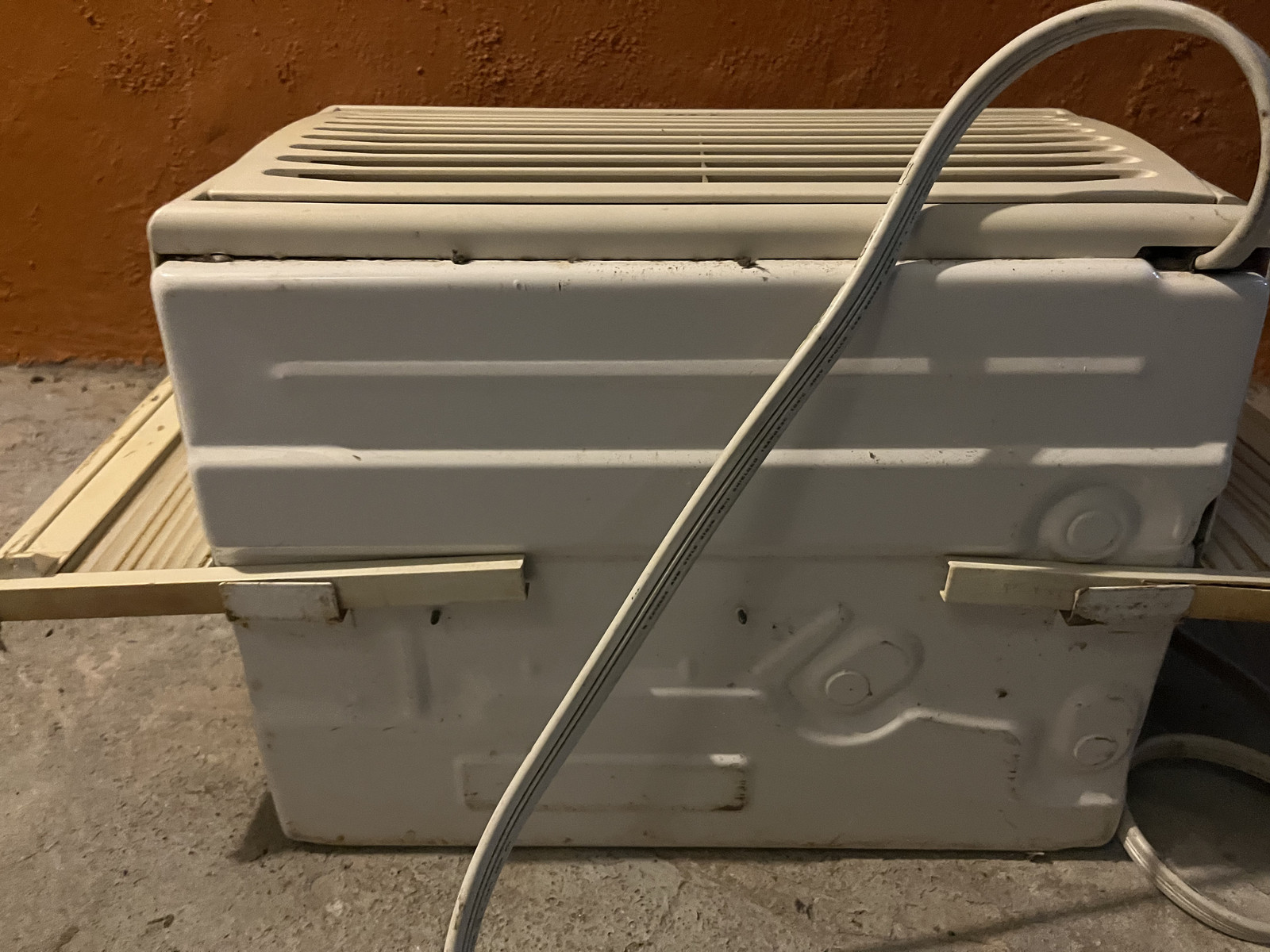 Haier HEC ac unit window air conditioner unit old but working