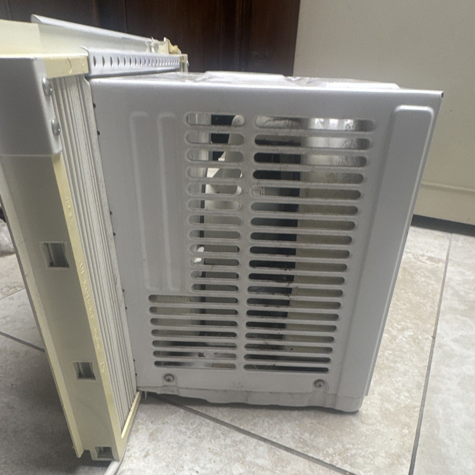 Midea 5000 BTU Window Air Conditioner 115V Mechanical Rotary Knob White