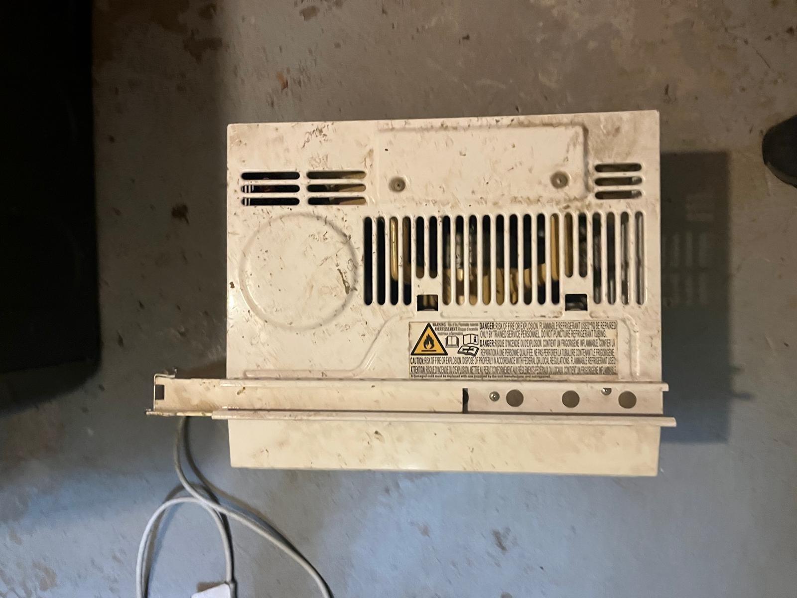 Artic King window air conditioner unit! Working Fine! Summer Is Coming!