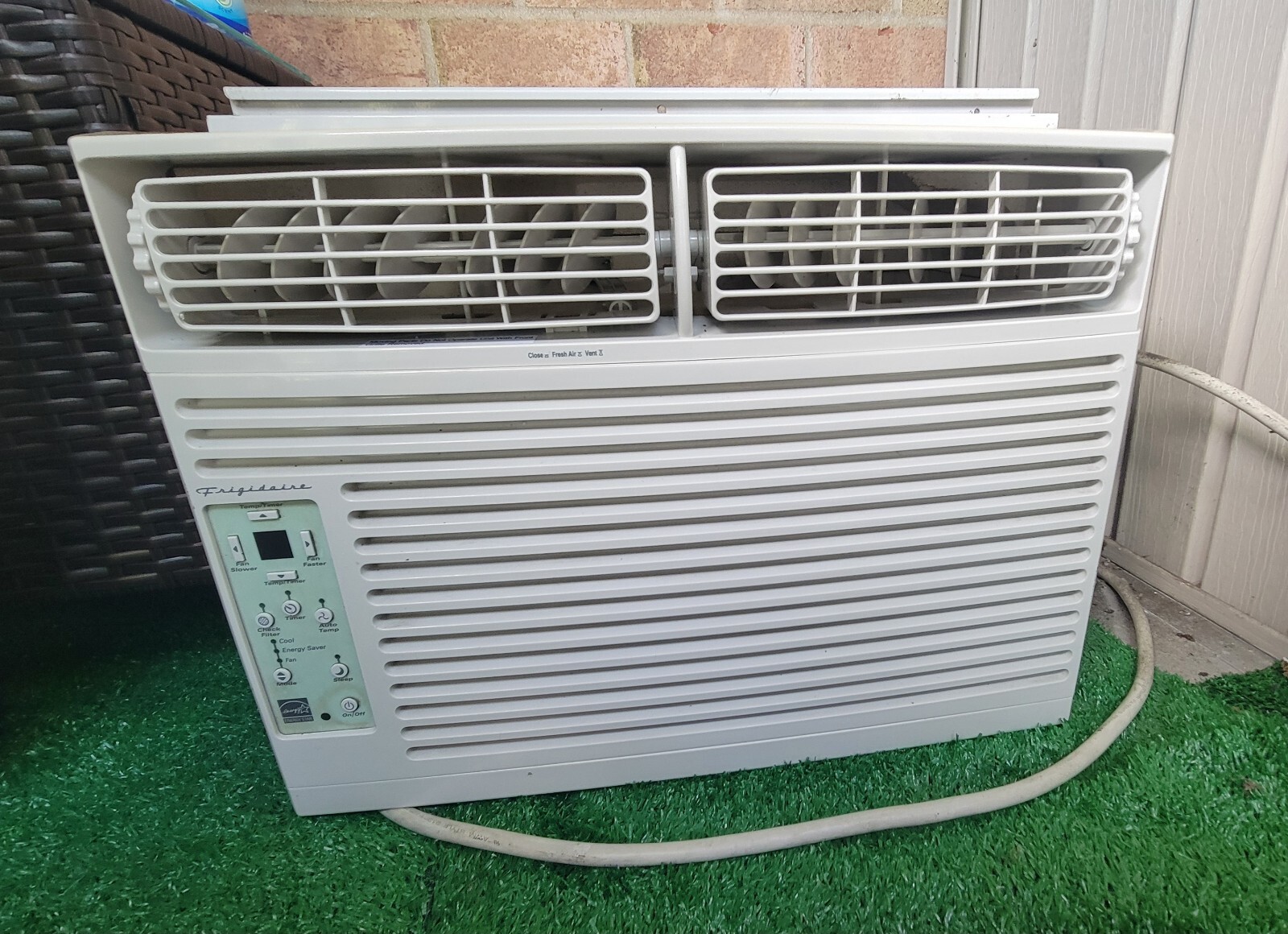 frigidaire window air Conditioner FAC107P1a
