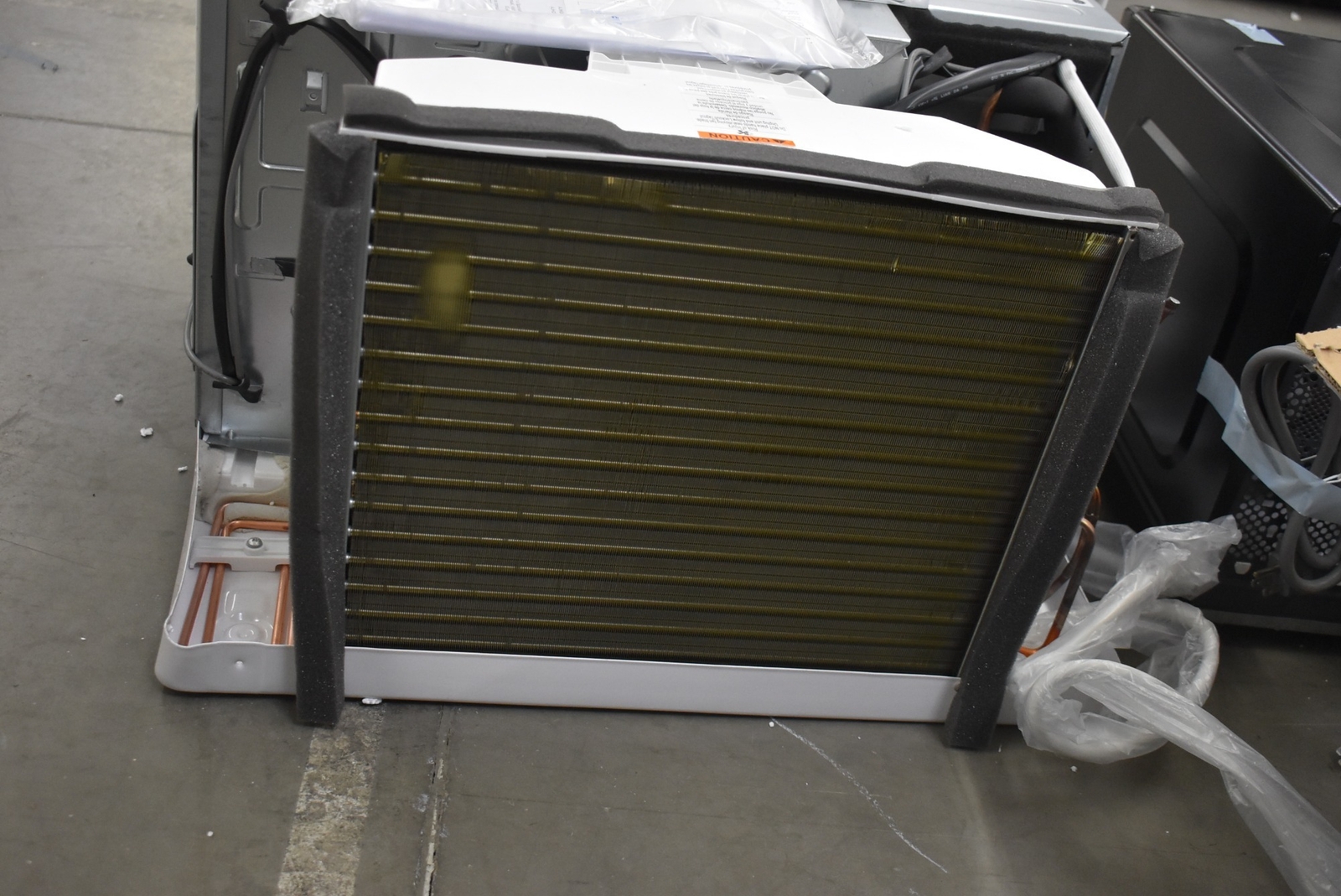 GE AJCQ10AWH 26&Prime; White Wall Air Conditioner NOB #120951