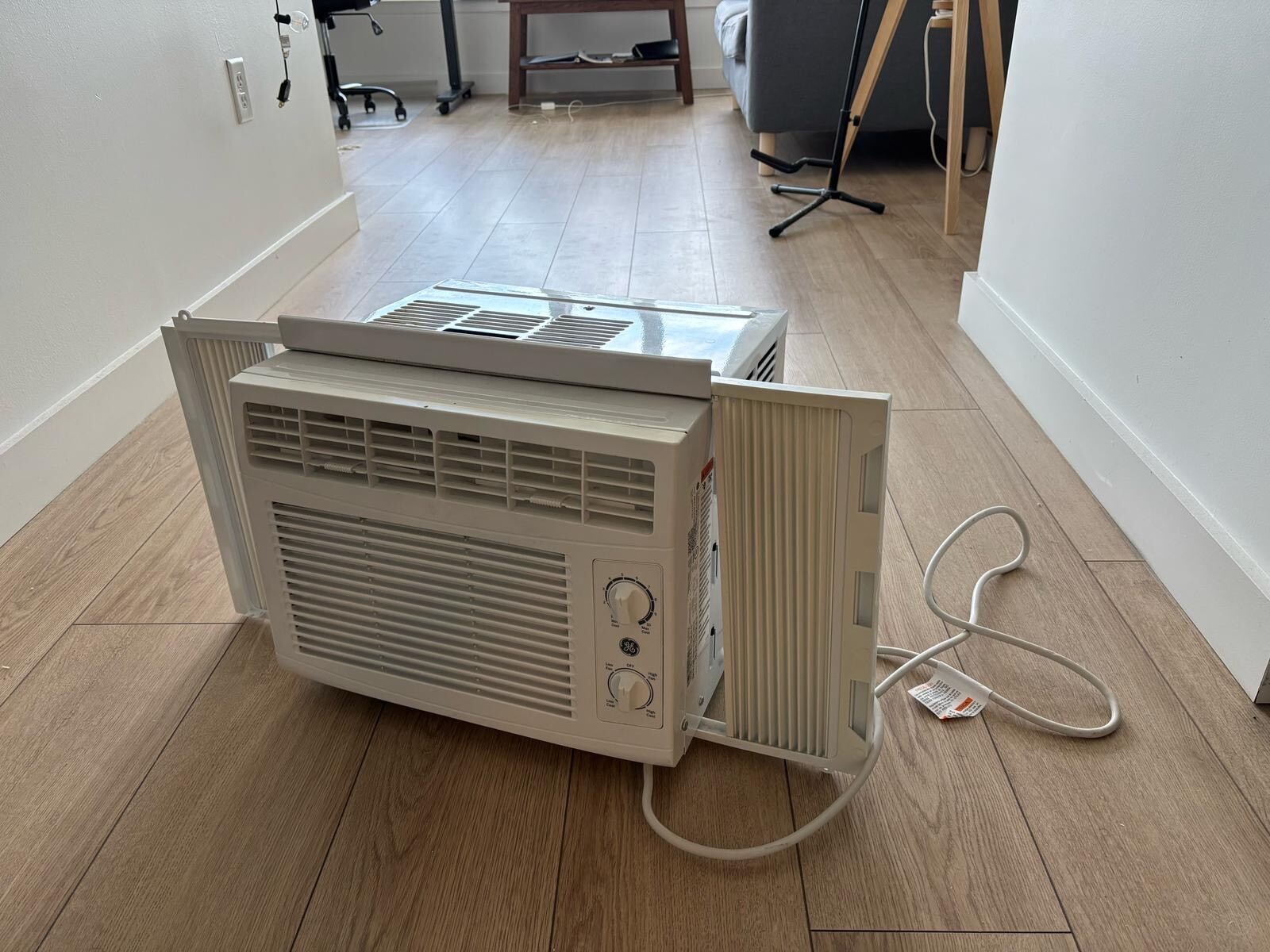 GE 5050 BTU Smart Room Air Conditioner – White (AHV05LZ) – EXCELLENT CONDITION