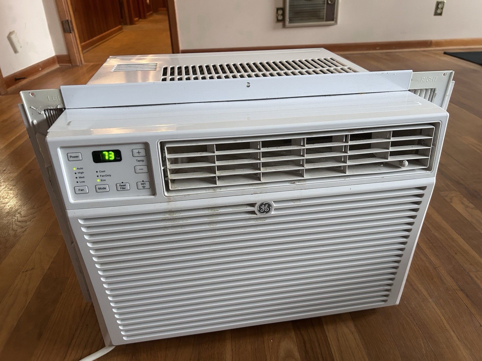 GE Energy Star 115 Volt Smart Electronic Room Air Conditioner 14,300 BTU