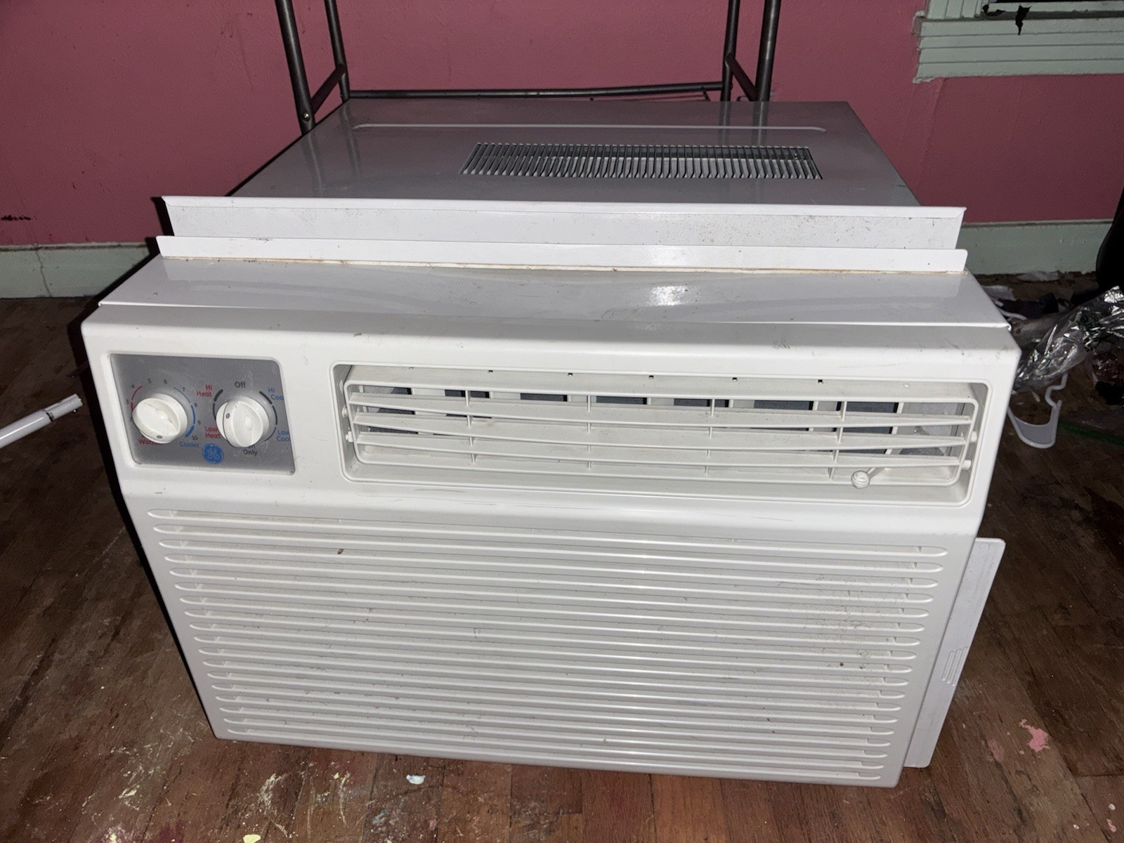 GE Window/Wall Air Conditioner 8000 BTU White Rotary Knob 2 Speeds AEE08AQ1