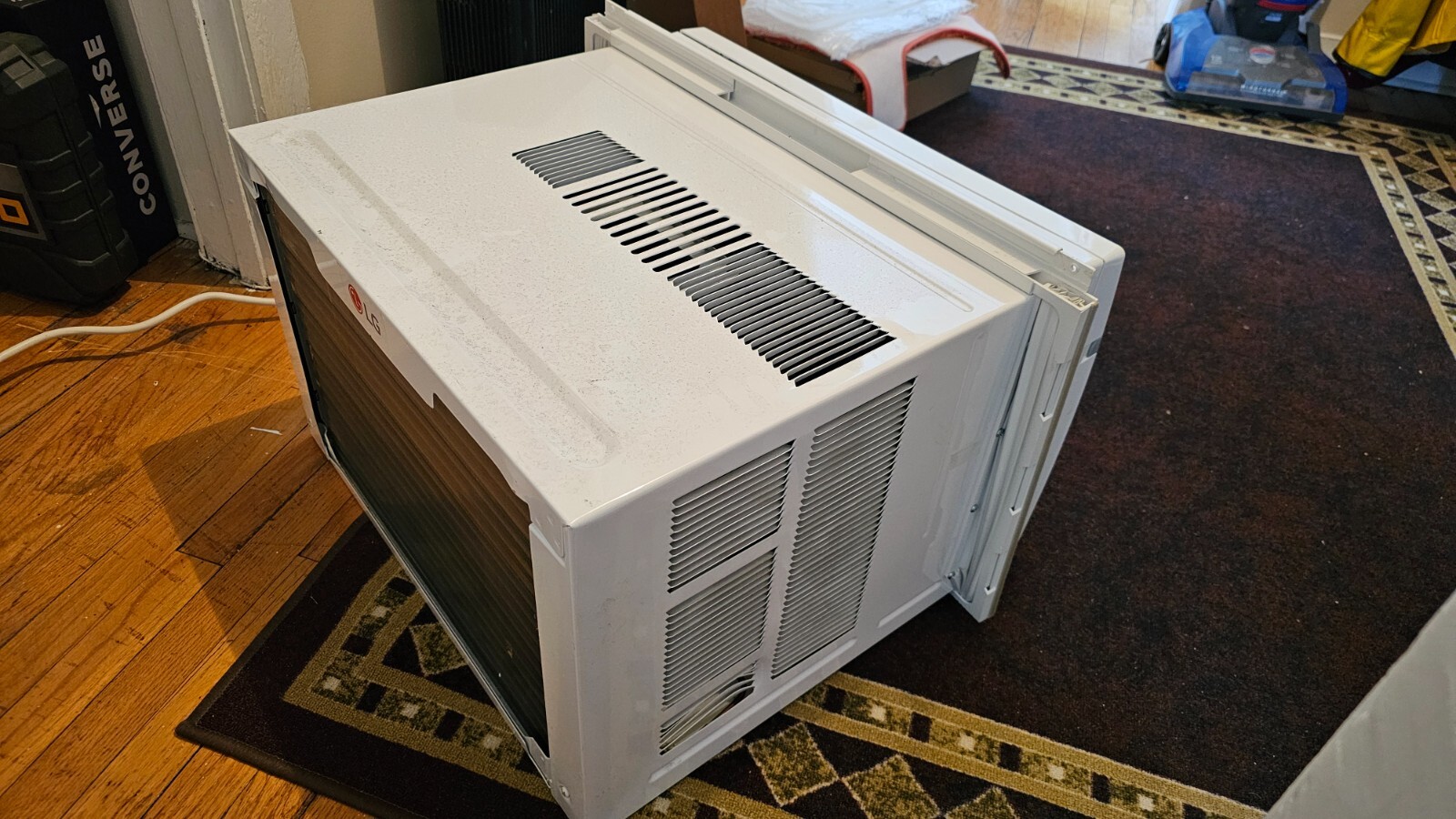 LG 12,000 btu, white, window AC unit
