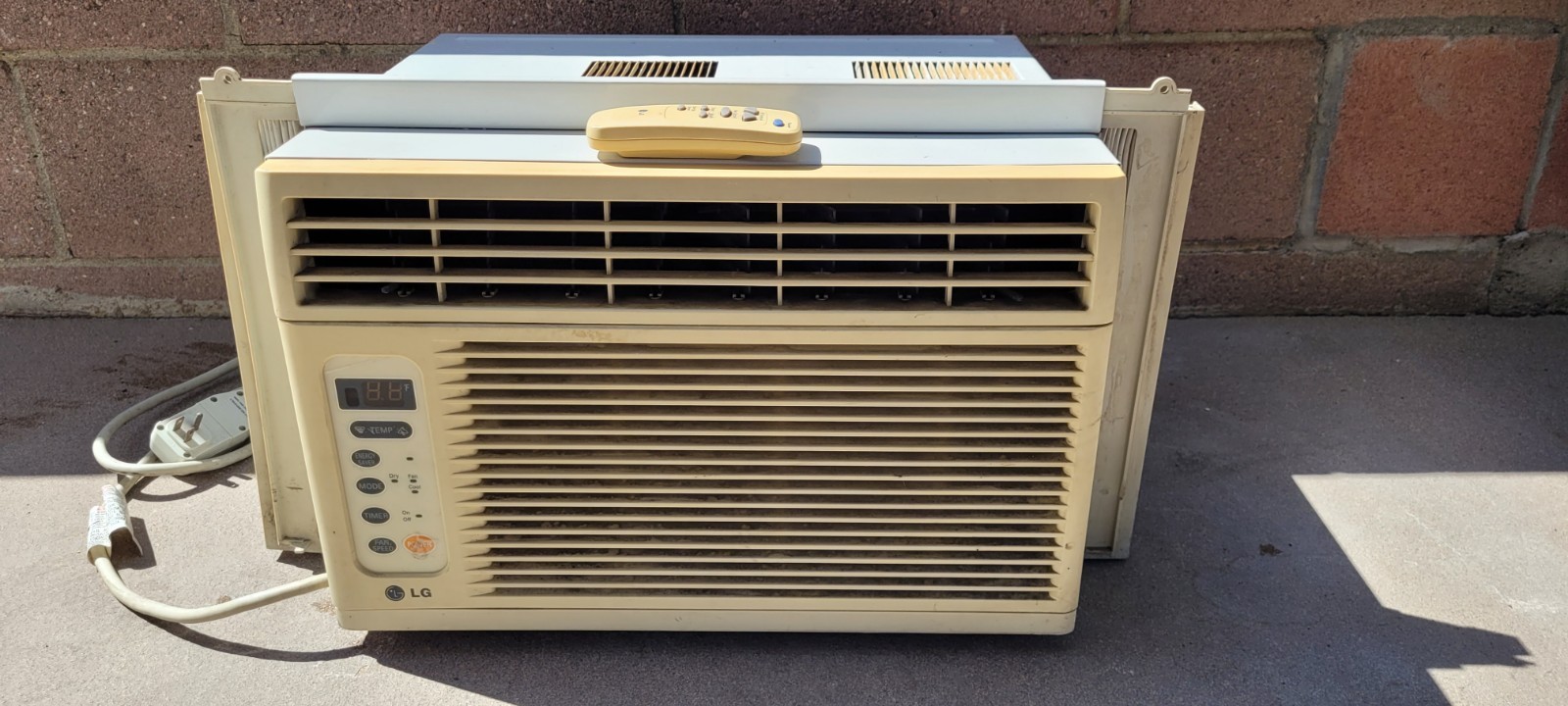 LG LWHD8008R 8,000 BTU Window Air Conditioner AC w/ Remote 115V Used