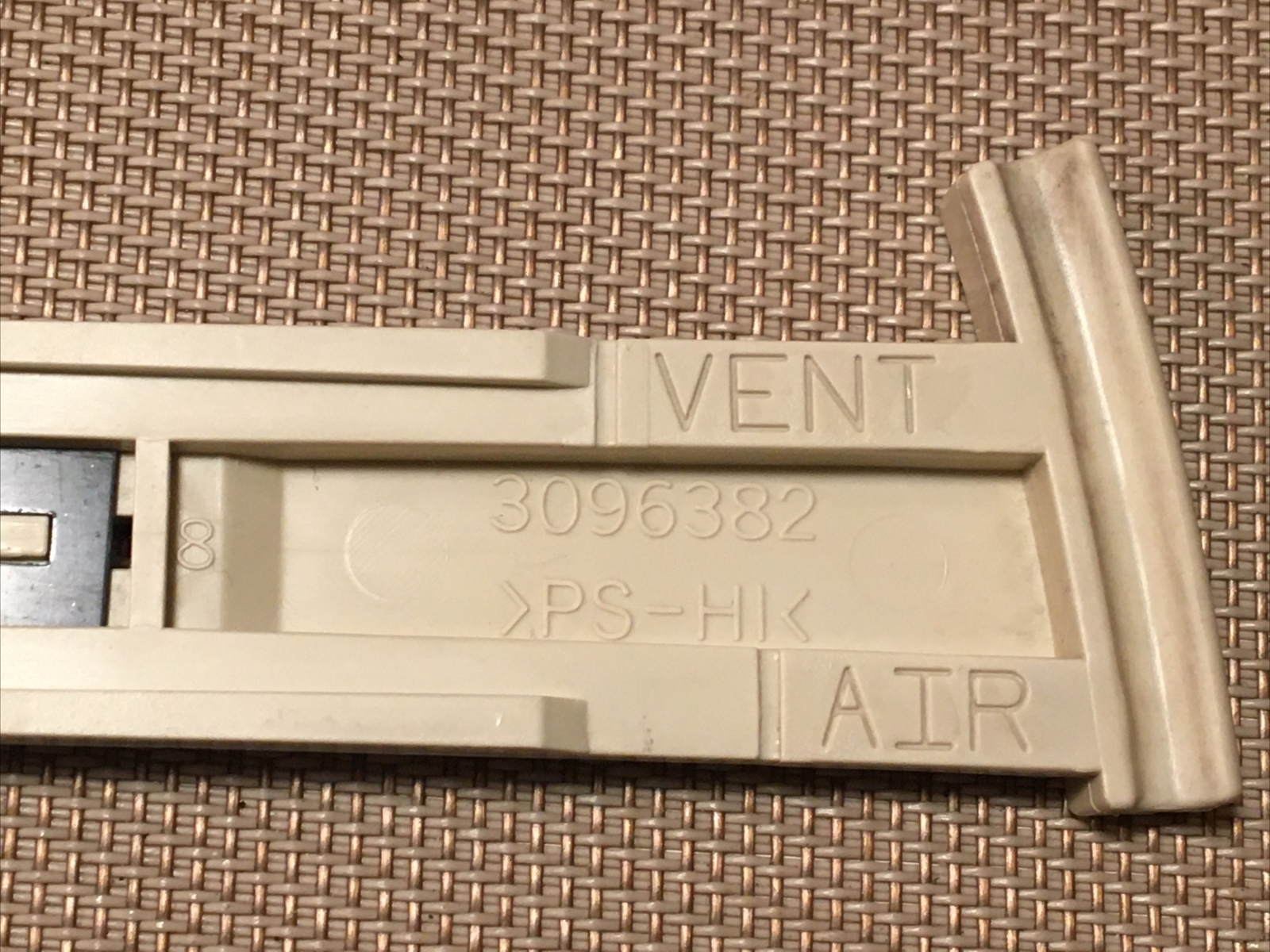 Frigidaire ac model:FAC086L7A1 Parts Air Vent Arm 9.05 in