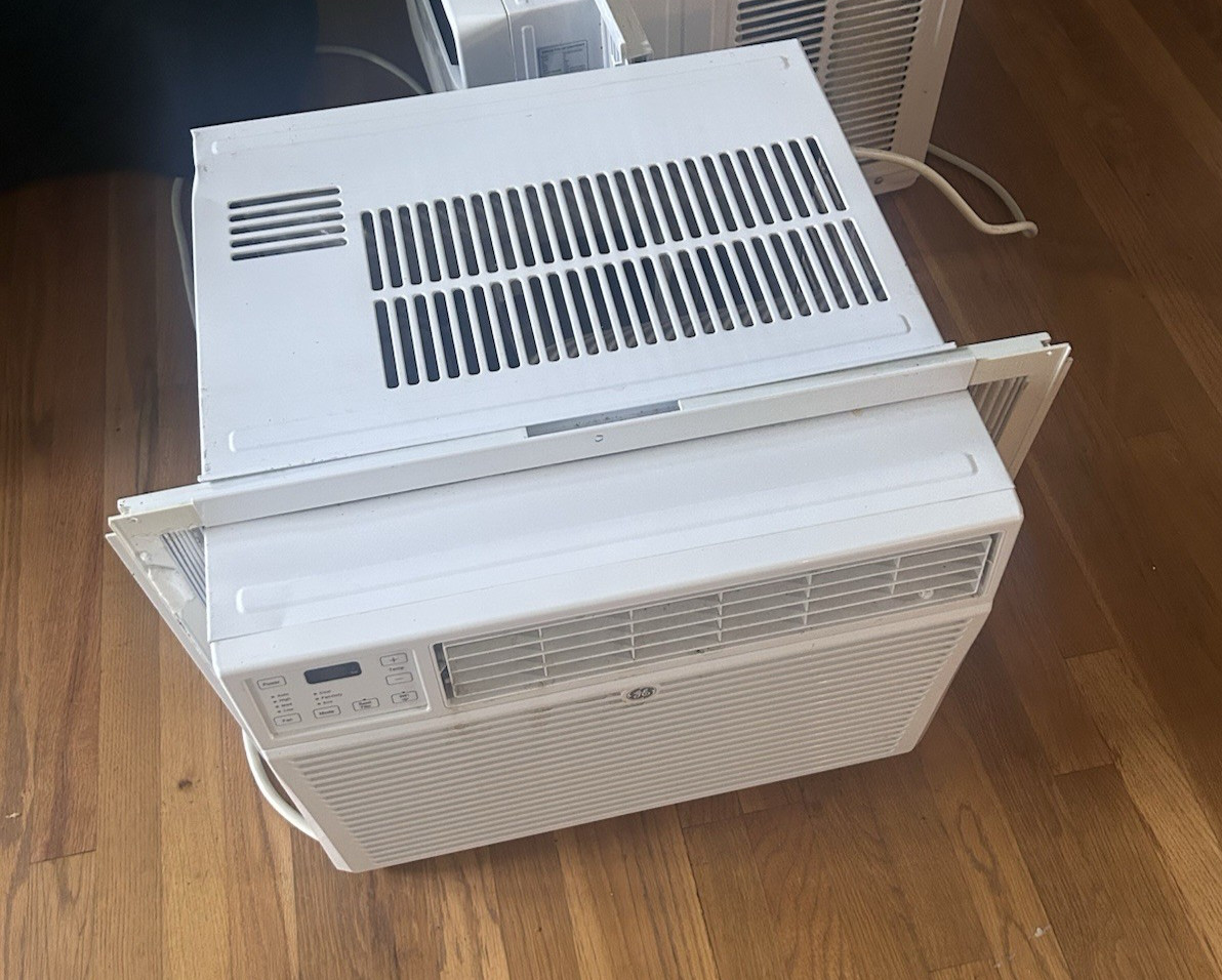 GE Energy Star 115 Volt Smart Electronic Room Air Conditioner 14,300 BTU