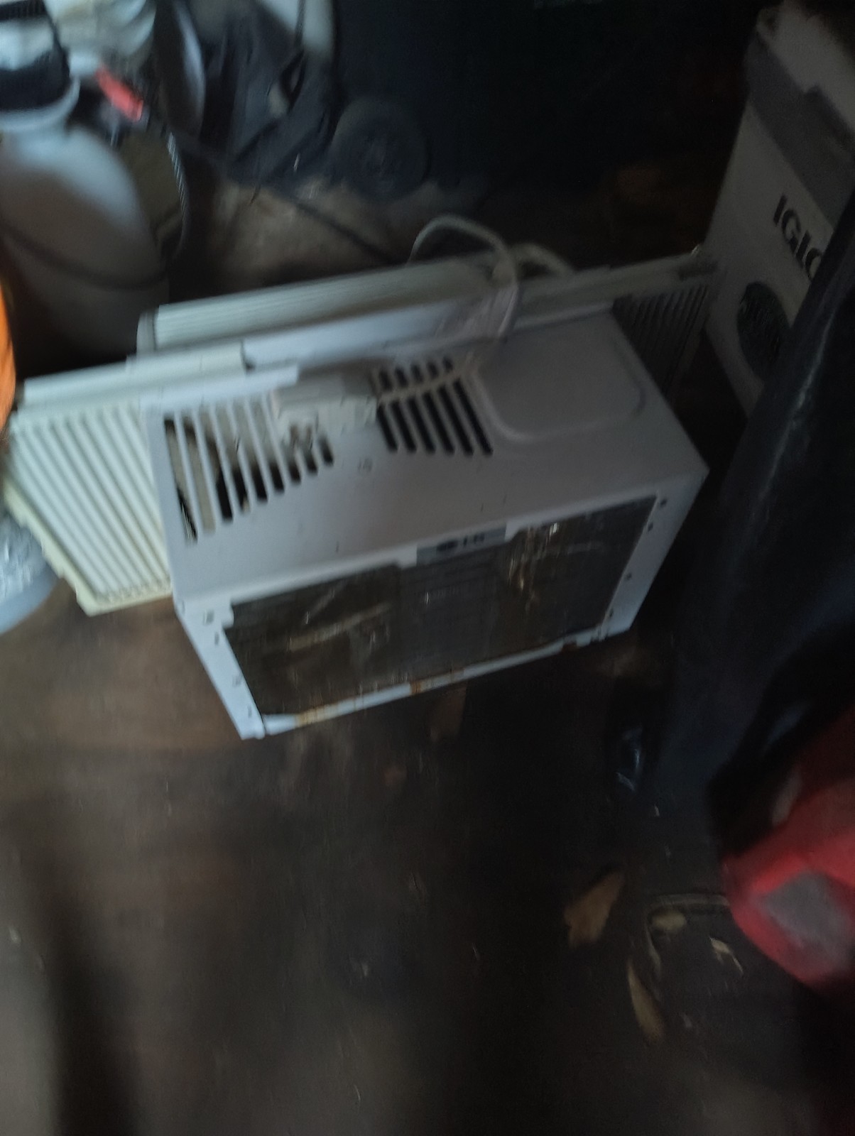 LG Window Air Conditioner 115V White Rotary Knob Push Button Fan Only