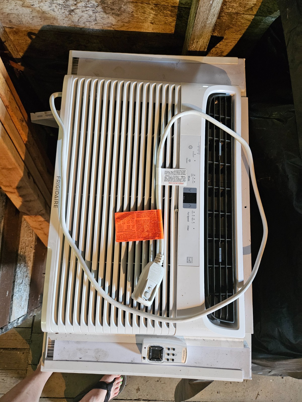 Frigidaire FFRE153WAE 15,100 BTU 115V Window-Mounted Air Conditioner (White)
