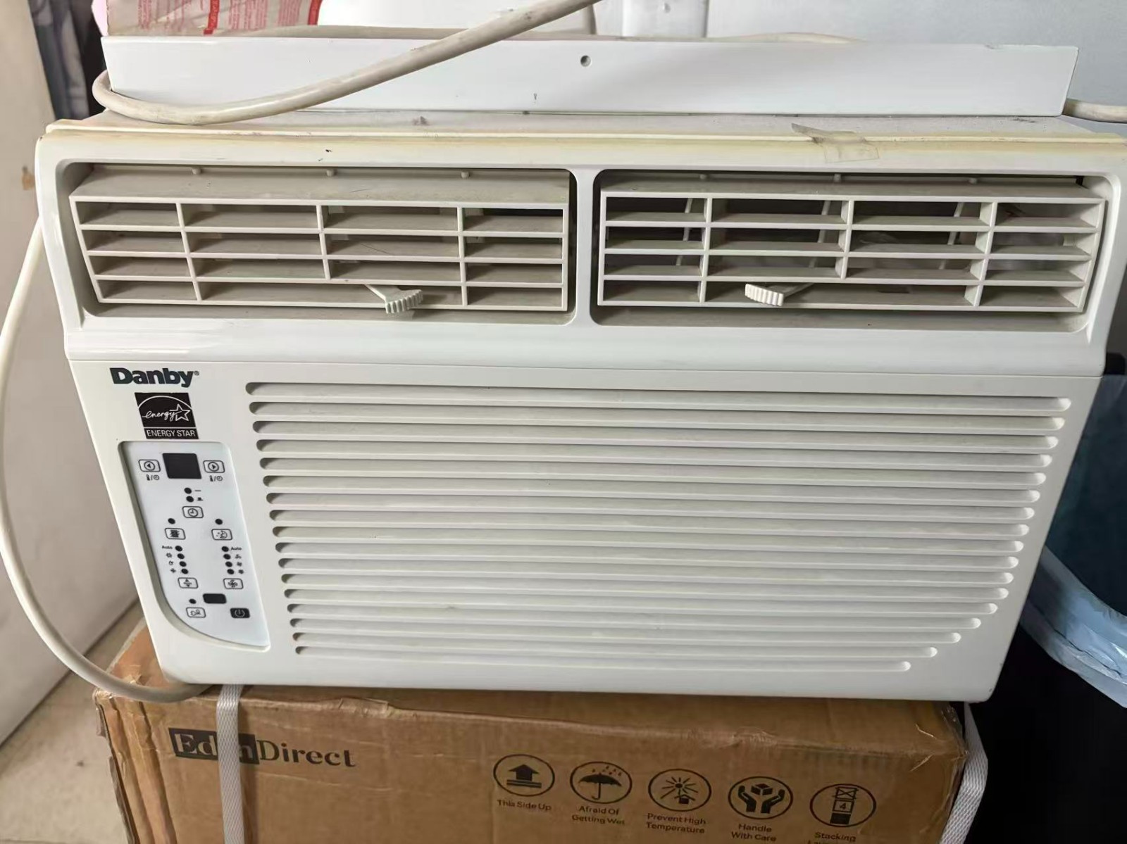 Danby room Air Conditioner 6000 btu/h 1ph 115v (USED)