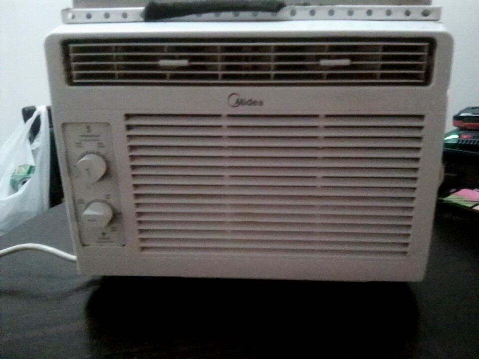 Midea MAW06R1WWT 6000BTU 115V Through-the-Wall/Window Air Conditioner