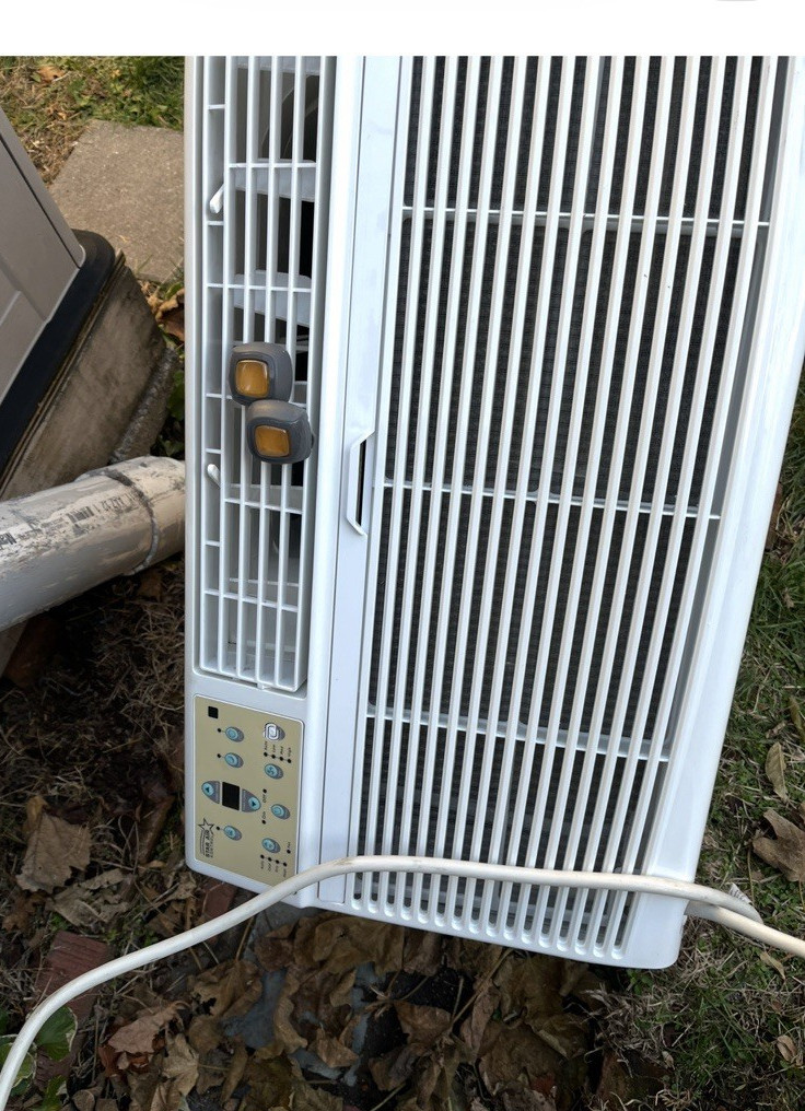 Soleus Air 10,000 BTU Window Air Conditioner 115V White w/ Timer