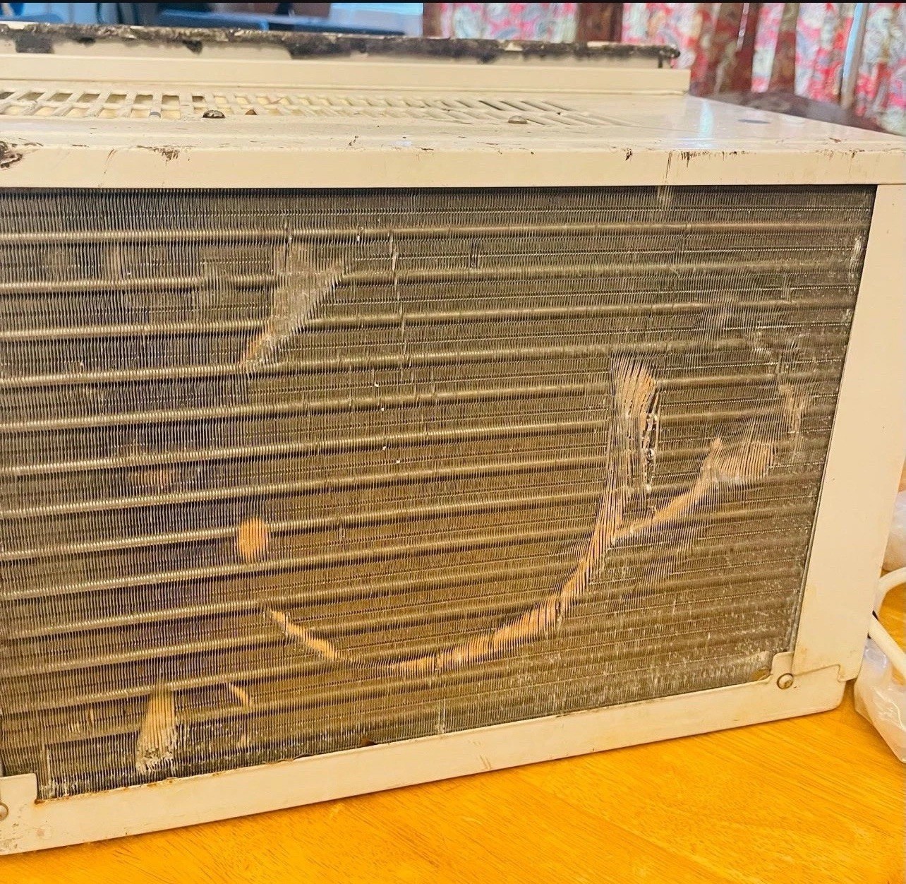 GE AEl06LVQ2 115V BTU 6000 Air Conditioner