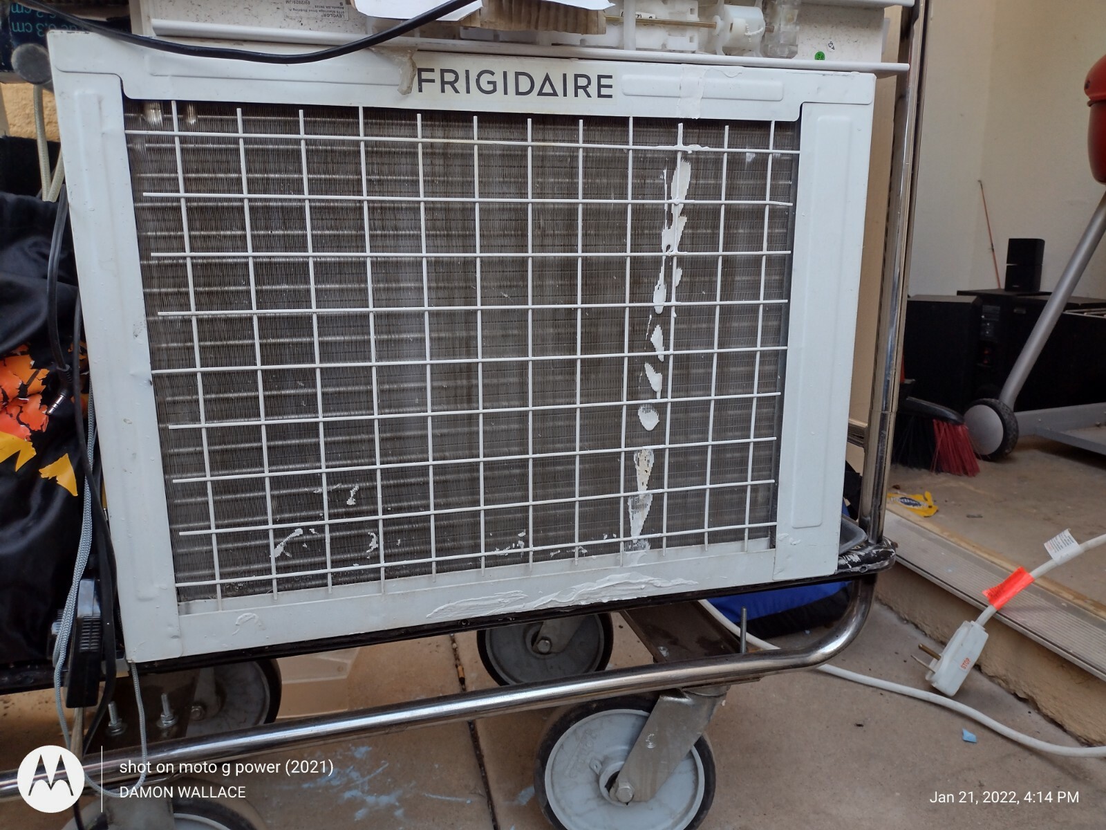 Frigidaire FFRA102WAE Window-Mounted Room Air Conditioner