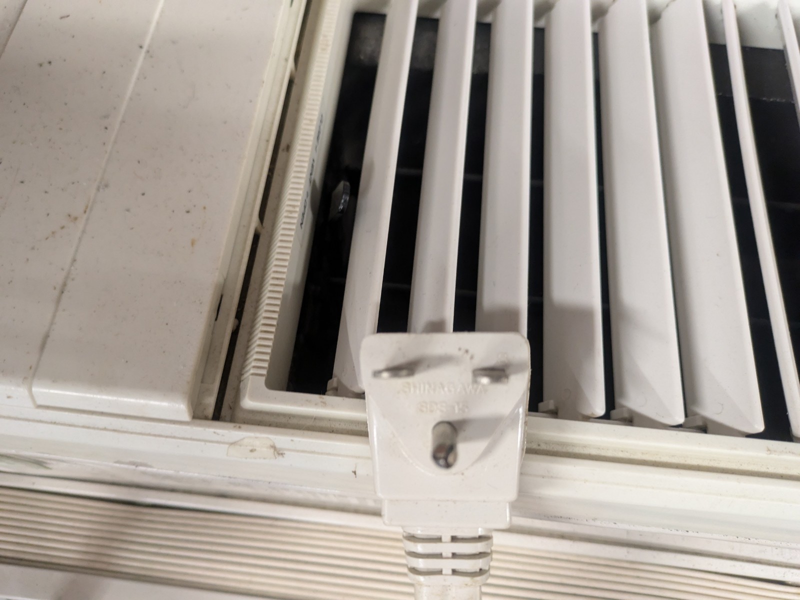 Quasar 20k Btu Window/Wall Air Conditioner Model HQ221GH 220v