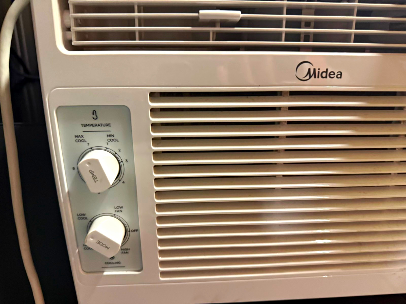 Midea 5000 BTU Window Air Conditioner 115V White Rotary Knob 2 Cool Speeds