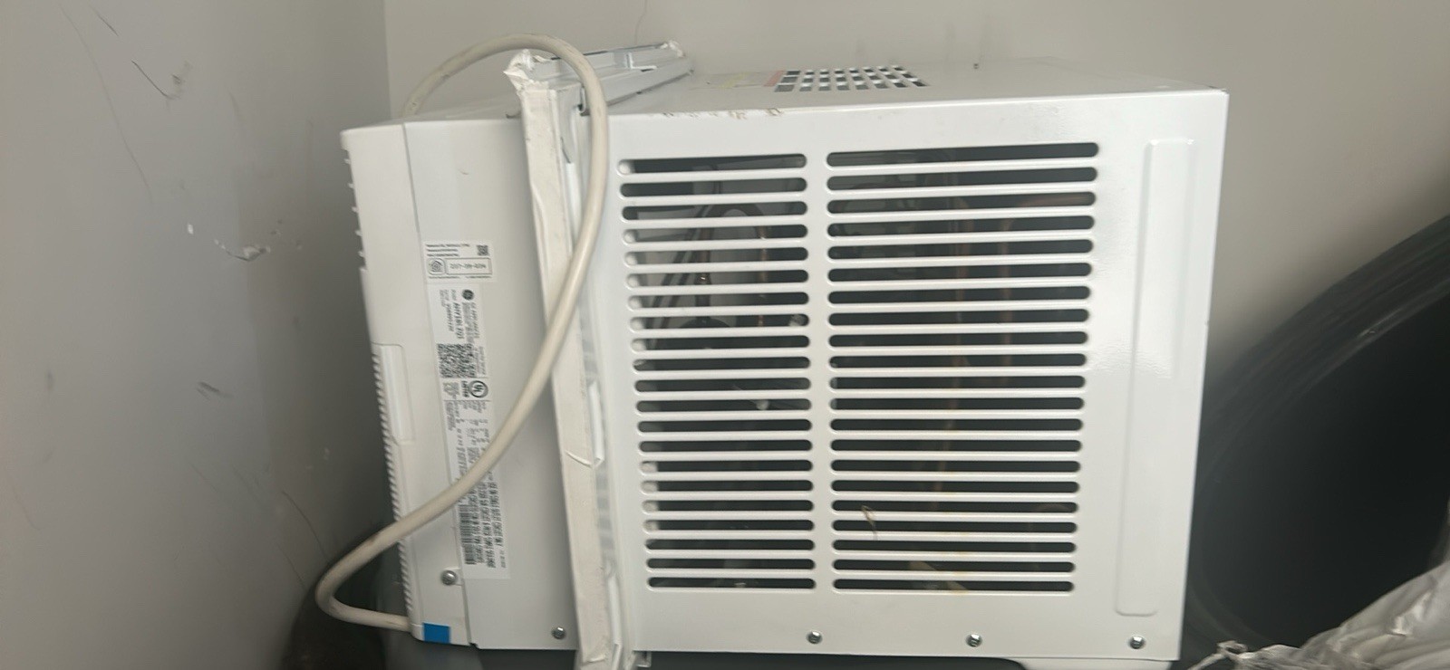 LG 8,000 BTU 115V Through The Wall Air Conditioner with Remote LT0816CER *USED